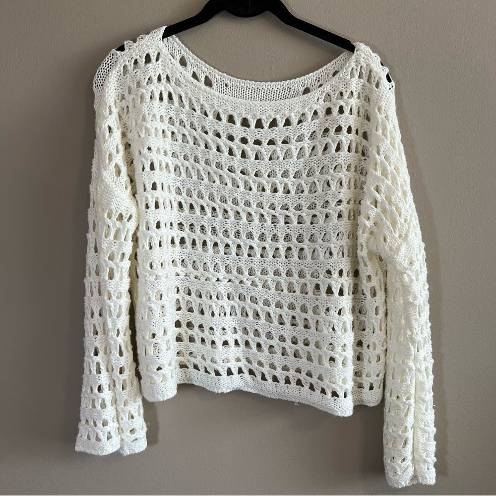 ✨ Women’s White Open Knit Sweater Medium - Picture 1 of 9
